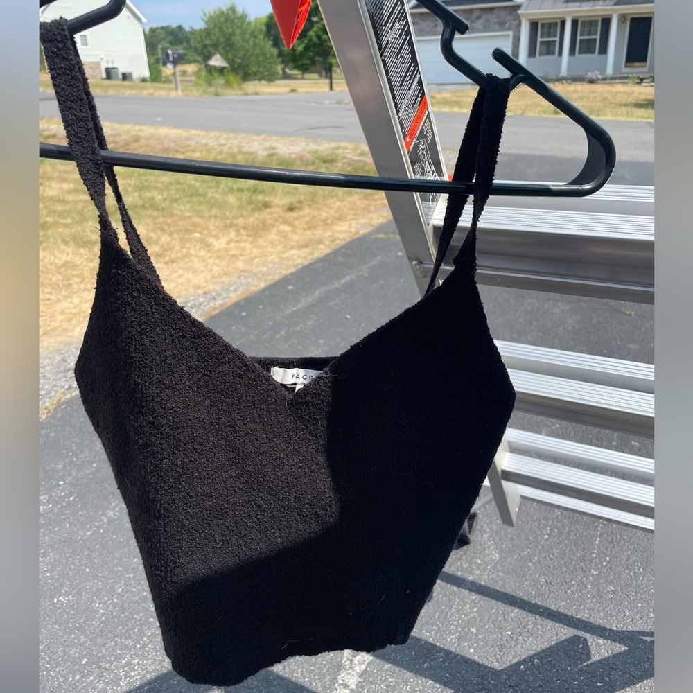 Black crop top tank